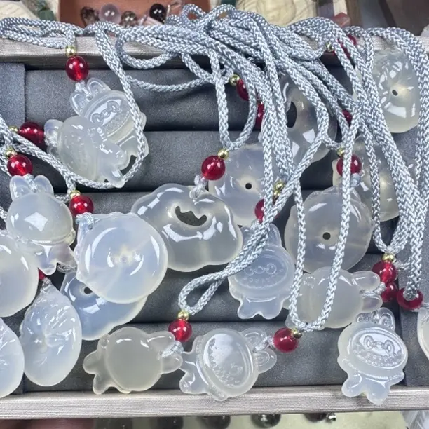 天然玉髓精品小吊坠