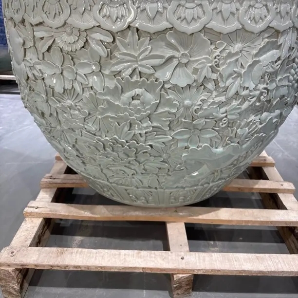 景德镇全手工雕刻陶瓷大缸直径85CM高度62CM
