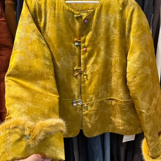 女复古不褪色老料保暖黄色常规款防静电新中式短外套