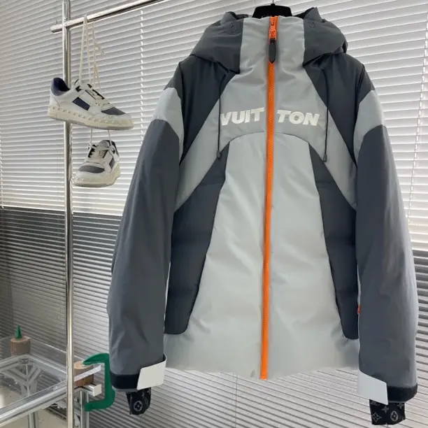 拼接冲锋衣连帽滑雪羽绒夹克