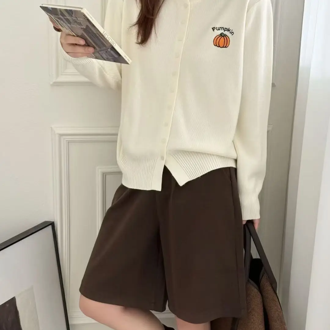 女针织毛针织衫刺绣彩扣针织开衫时尚毛衫秋冬短款（919）