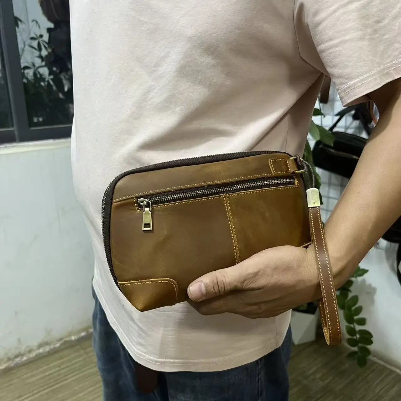 包头男款休闲男士手包疯马棕色个性手拿包经典真皮时尚手抓多功能
