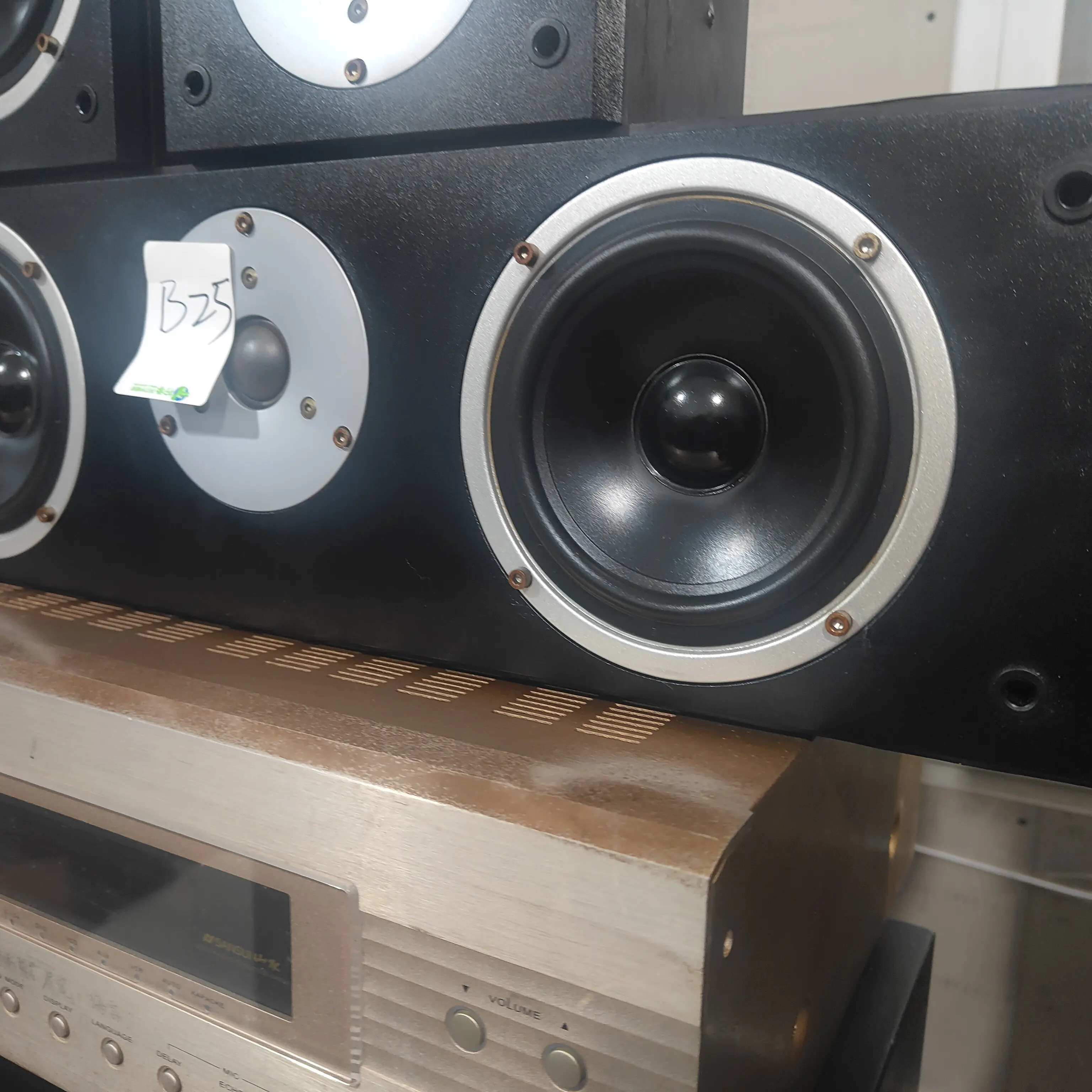 来登书架箱一对，运费到付，不包邮