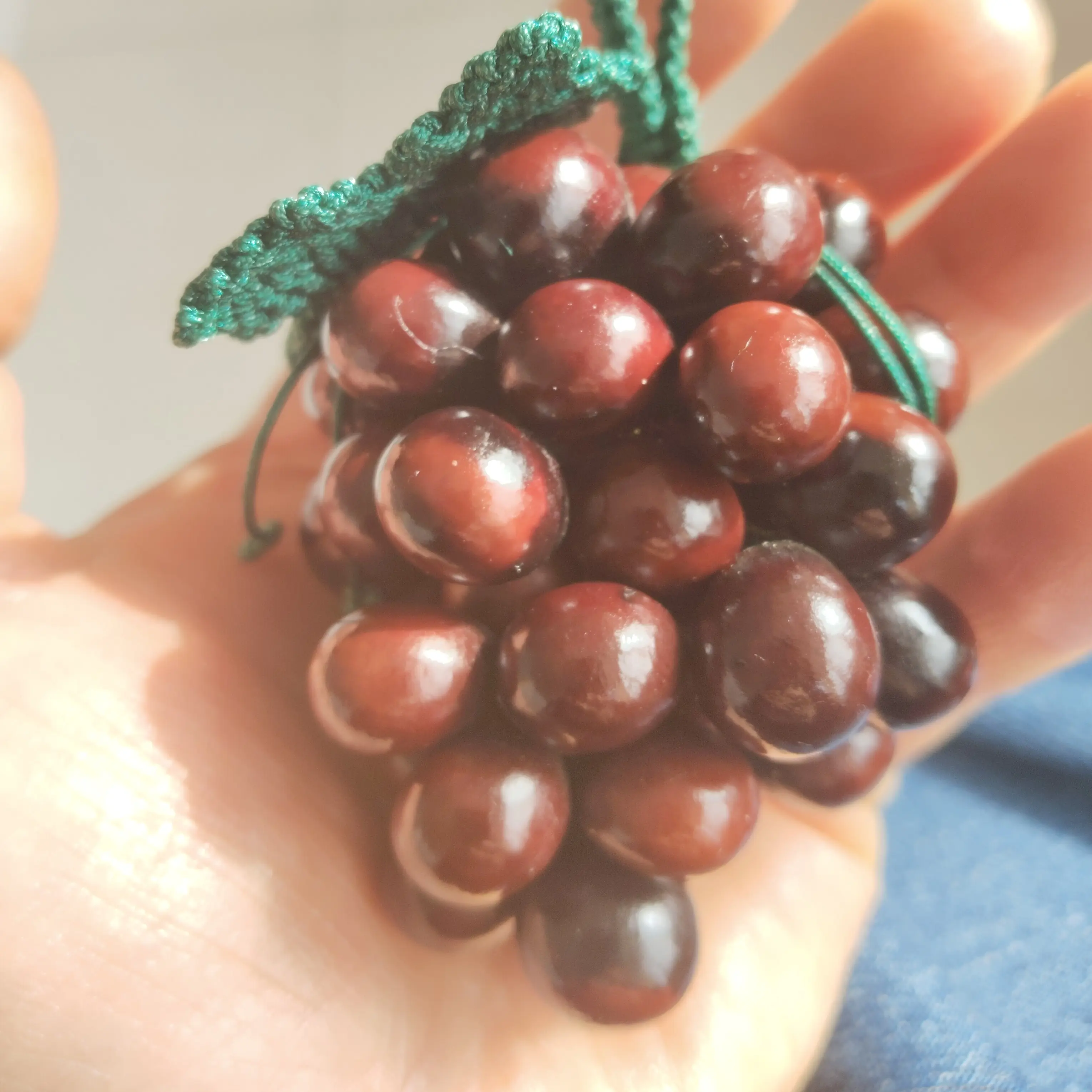 紫苏文玩创意手工编织无患子红籽葡萄串包挂车挂解压手把件