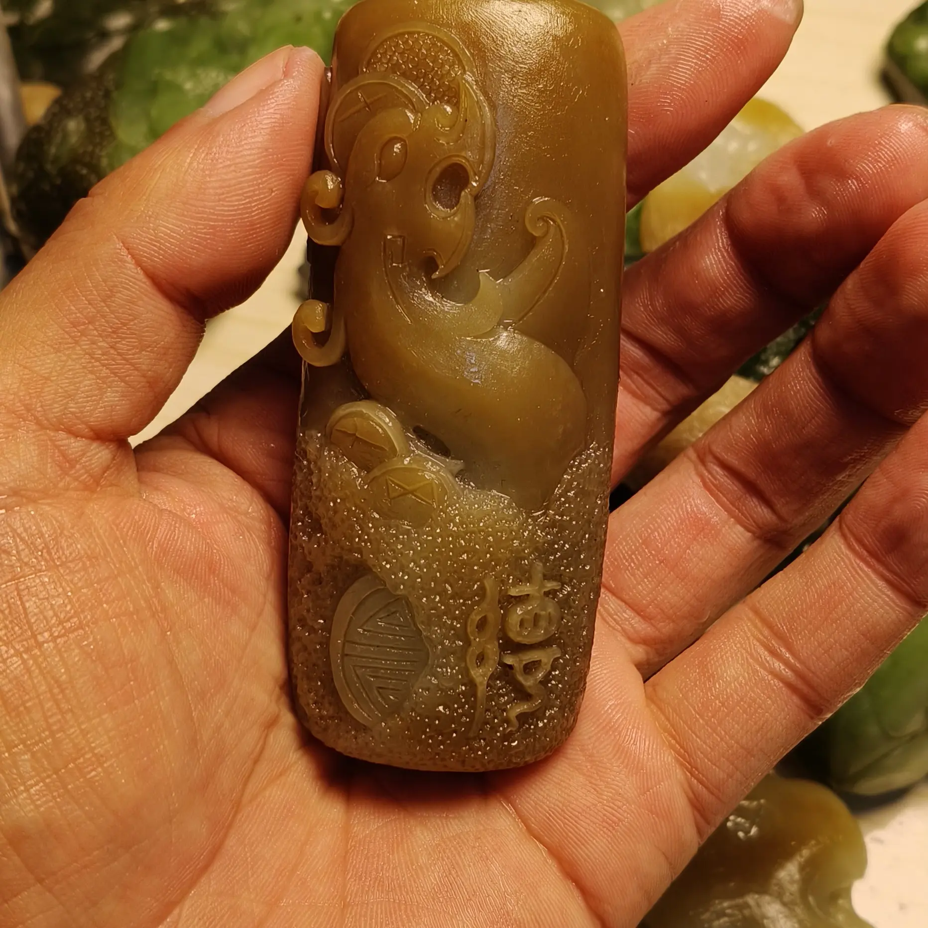 和田玉锦灰堆 八破图 仿古龙手把件。长88宽38厚18.9