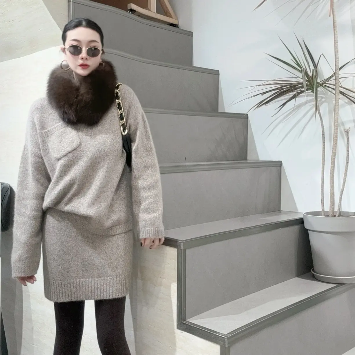 慵懒风秋冬长袖针织上衣搭配短裙套装女