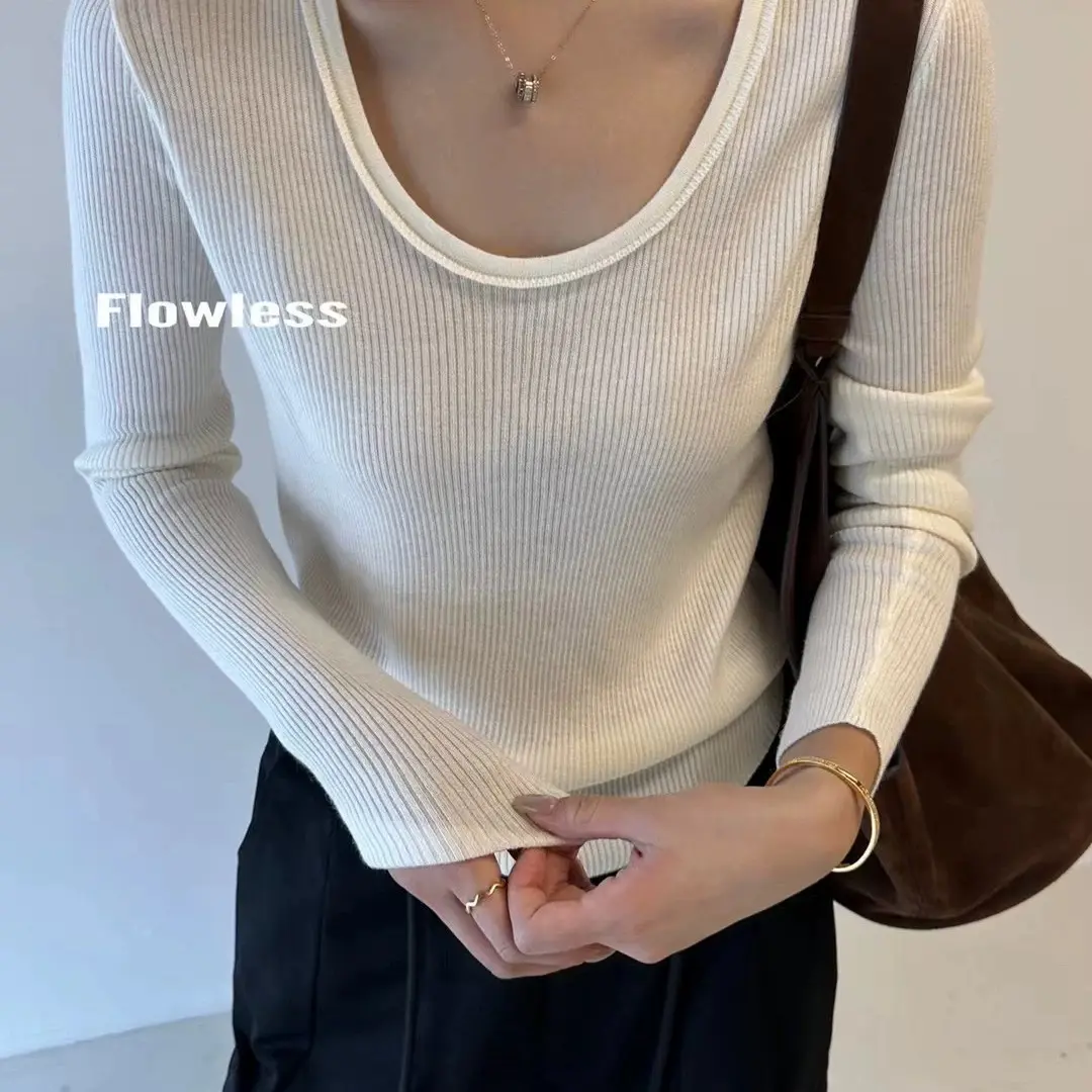 韩系软糯感白色长袖U领针织打底上衣