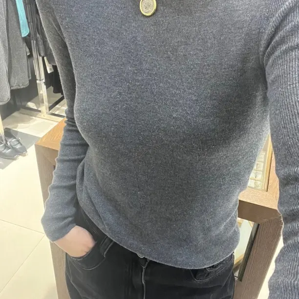 秋冬新款圆领宽松百搭针织打底衫女款