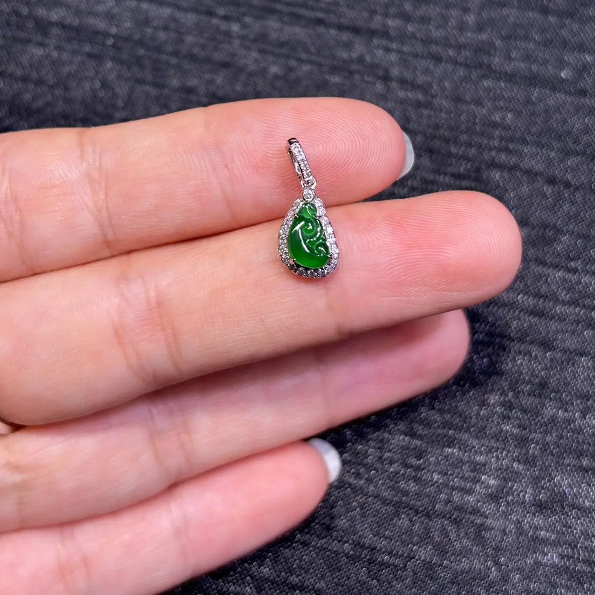 天然缅甸翡翠A货18k金镶嵌正阳绿如意吊坠万能扣提溜