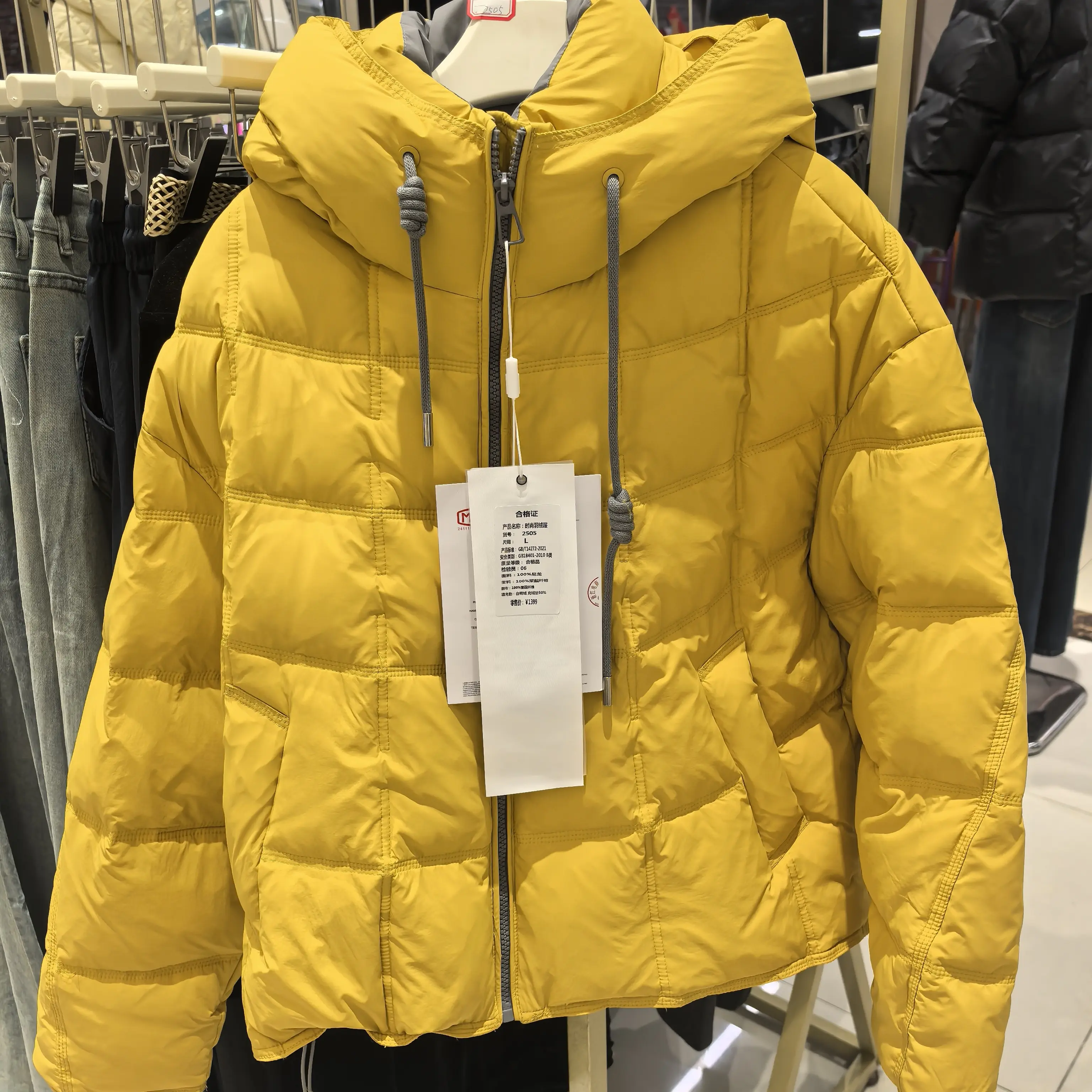 连帽蓬松短款女时尚小个子白鸭绒加厚冬季保暖外套鹅黄色藏蓝色