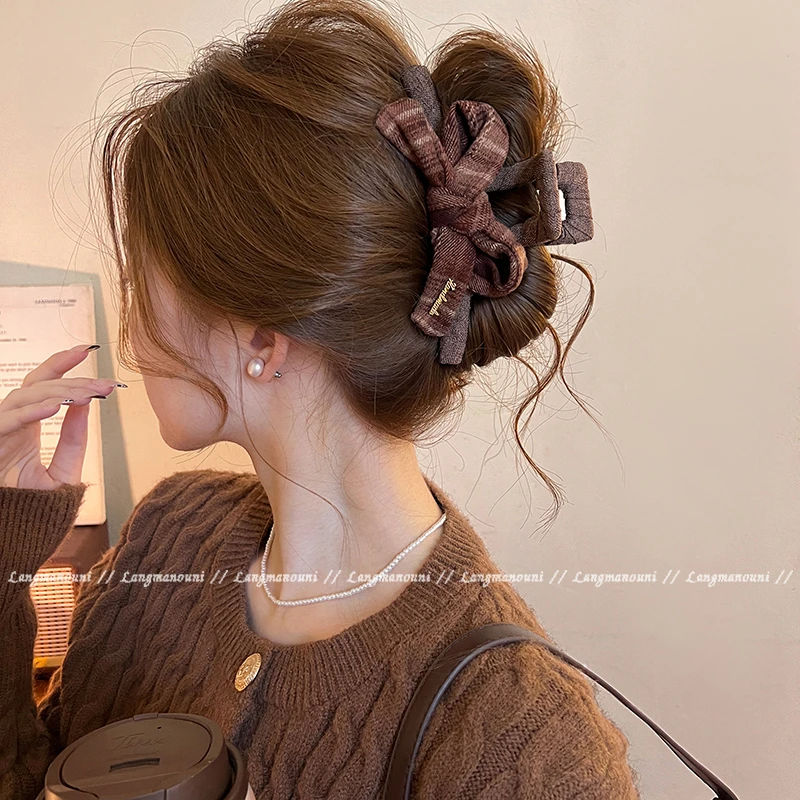 格纹蝴蝶结抓夹女高级感大号后脑勺鲨鱼夹2025新款发量多盘发夹子