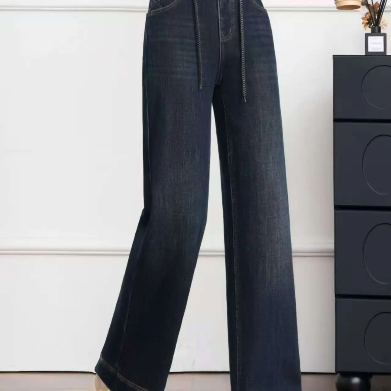 冬季加绒加厚高腰牛仔裤女V标直筒显瘦休闲风软牛仔百搭长裤