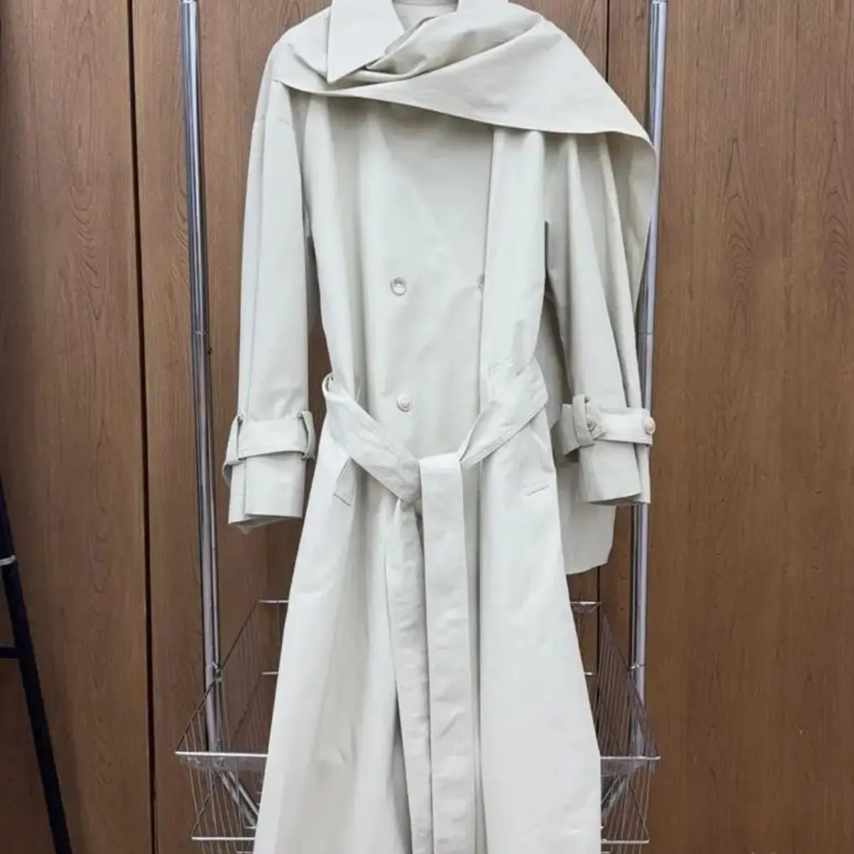 韩系高级垂感秋冬长款牡蛎白设计师款风衣