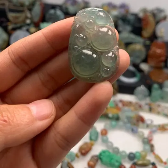 腾冲老料翡翠老雕工貔貅吊坠