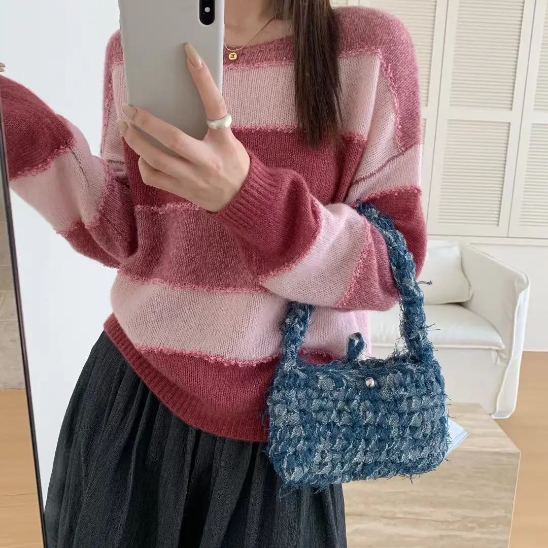 落肩袖慵懒风圆领条纹针织衫