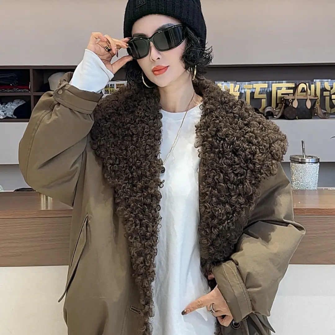 【迷巧】时髦大翻领毛领加绒工装风白鸭绒内胆女士宽松派