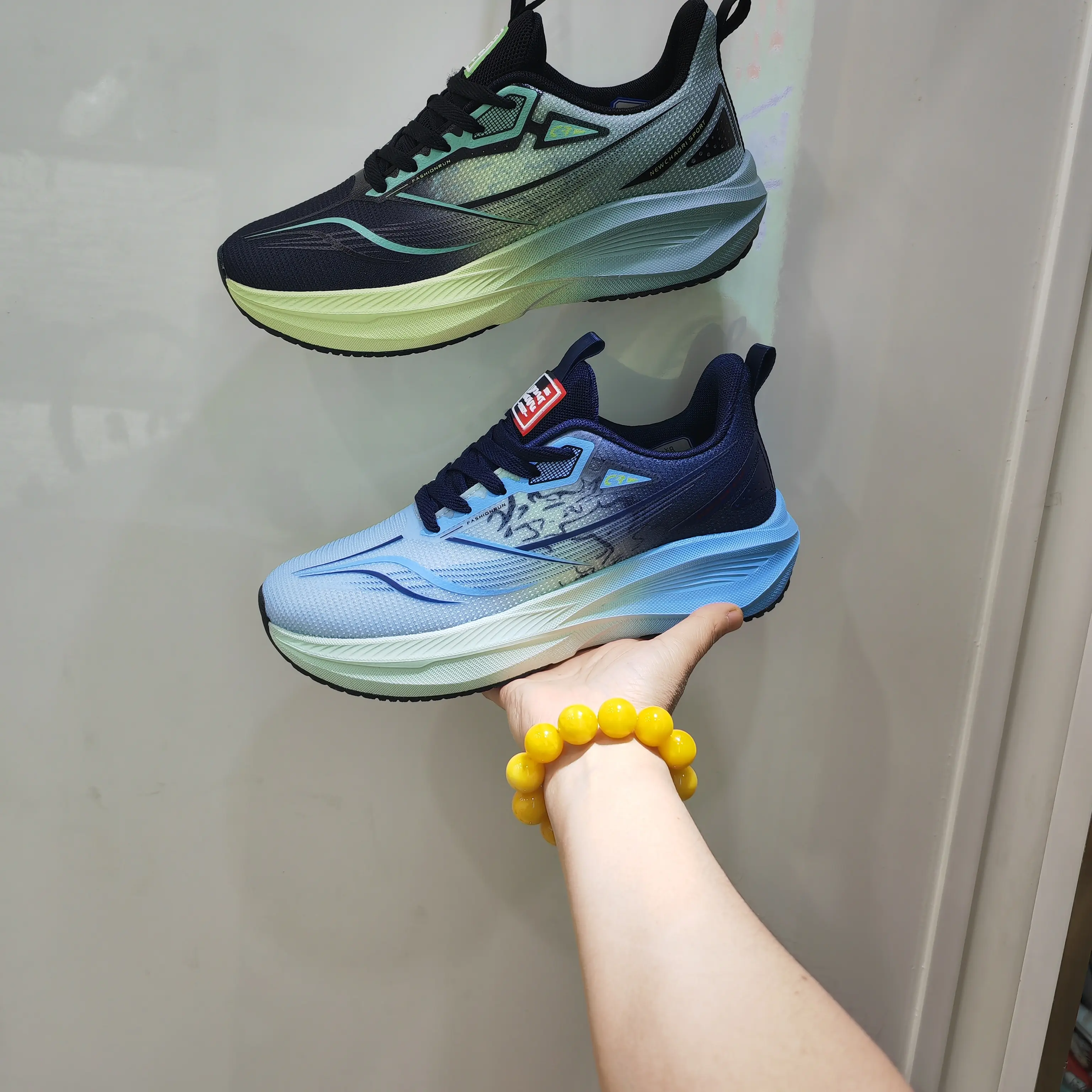 爆米花带碳板跑鞋，超轻鞋底软弹大小同款，大版40-44