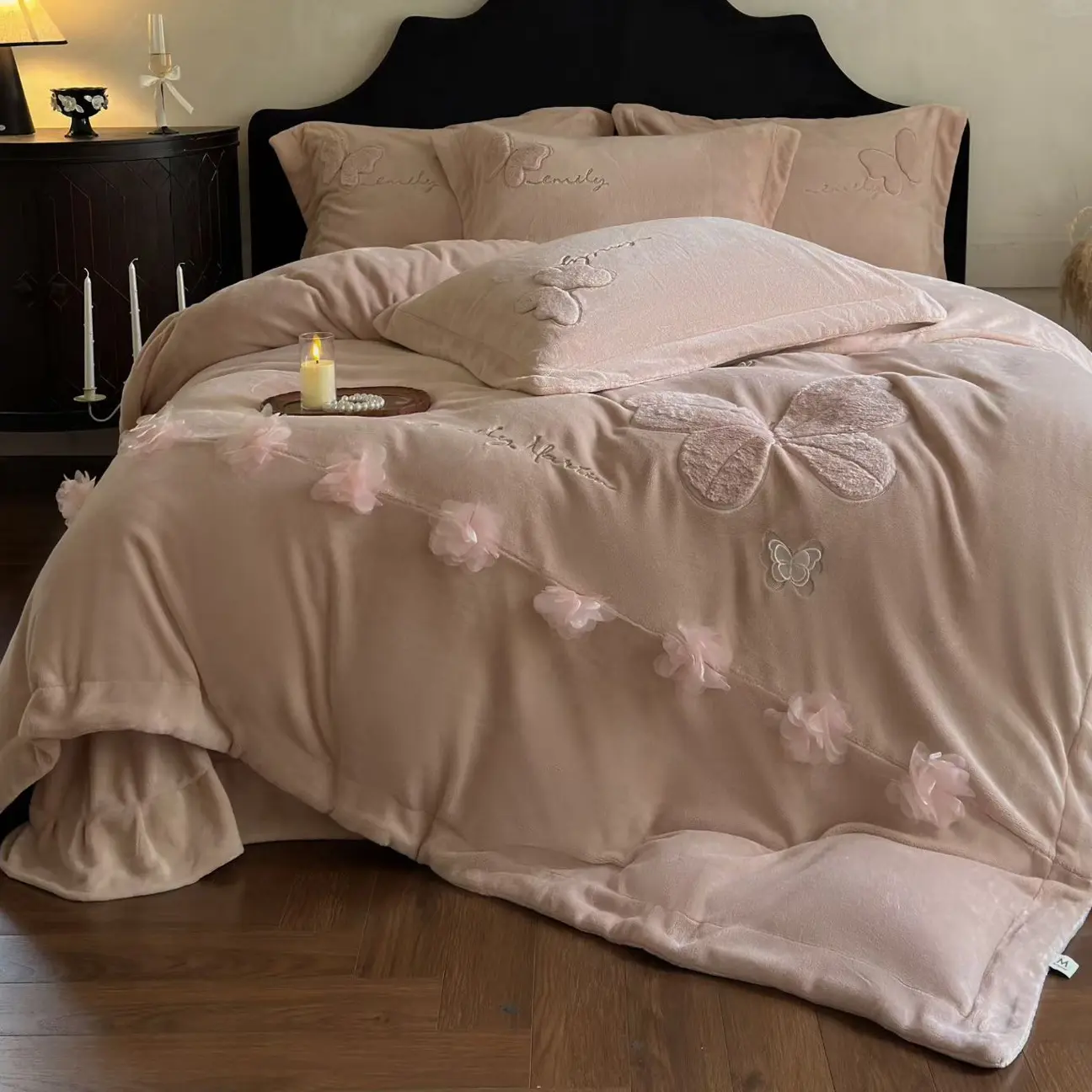 冬季加厚牛奶绒保暖双面绒公主风高端轻奢刺绣被套床单四件套