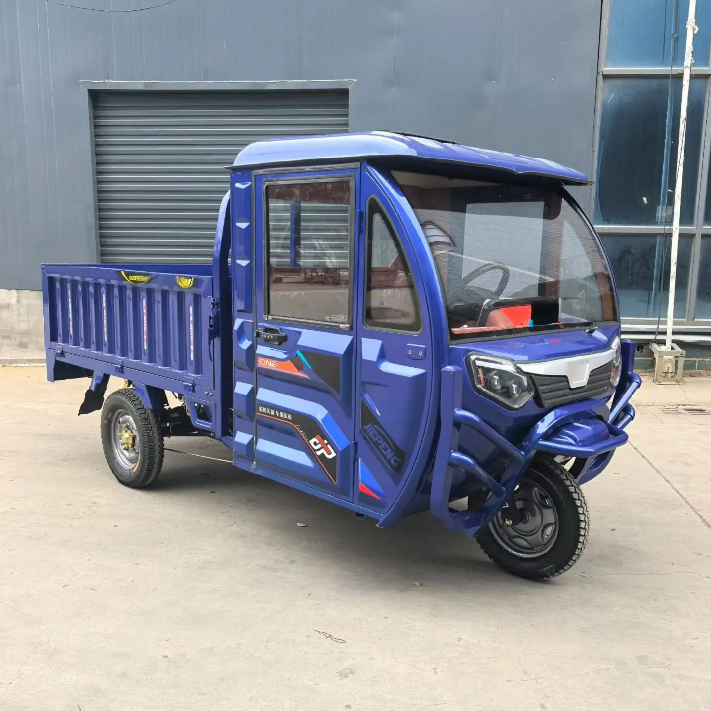 2米宽1.3米单排60/72V1800W发卡电动三轮车拉货农用左偏置方向盘