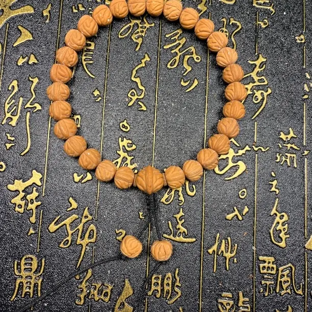 秦岭龙纹小桃核精致凤羽金蟾手持手把件