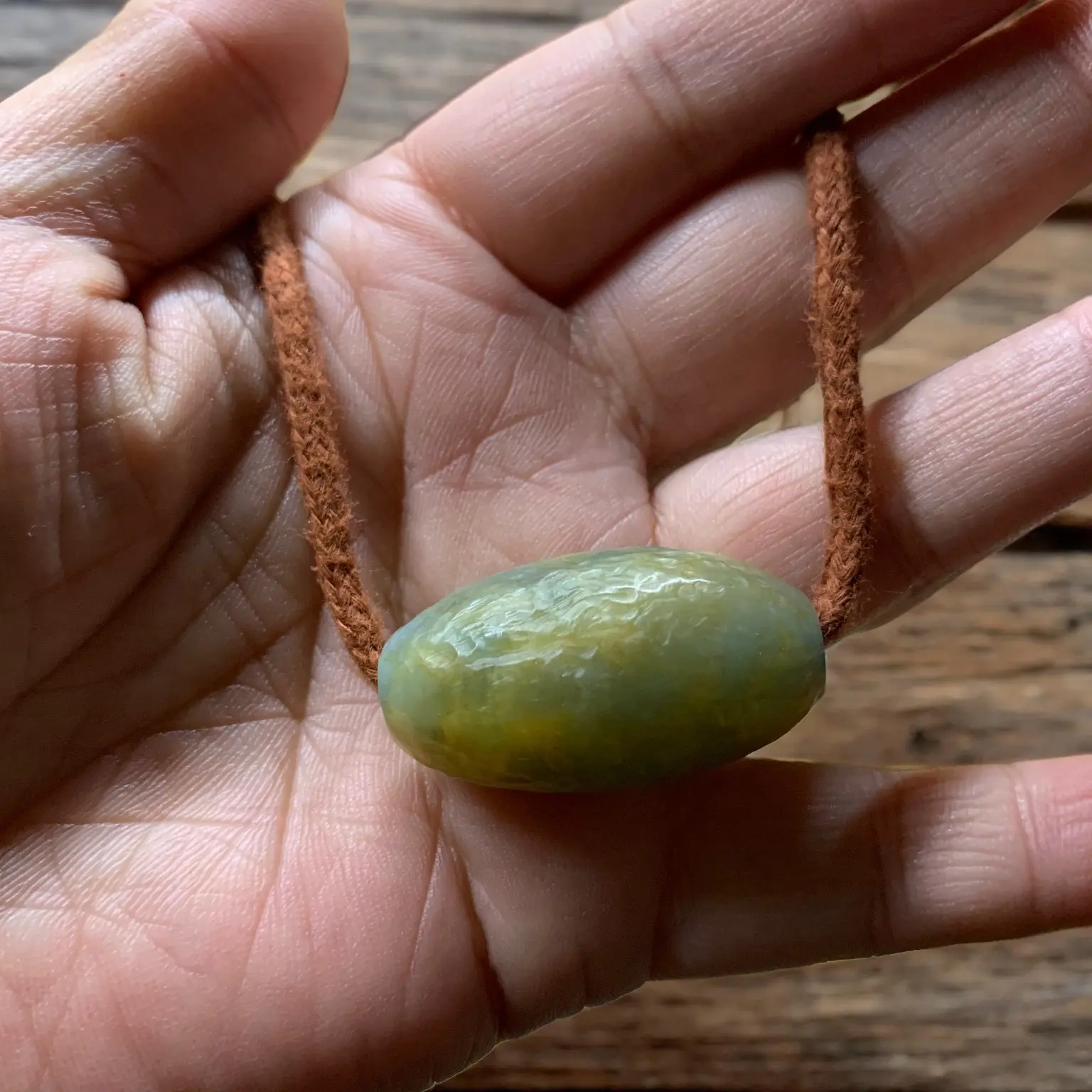 天然岫玉手工锤纹花玉蓝黄双色橄榄珠挂件男女同款