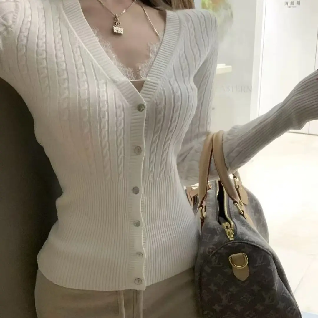 纯欲拼接蕾丝设计感V领修身针织打底上衣女