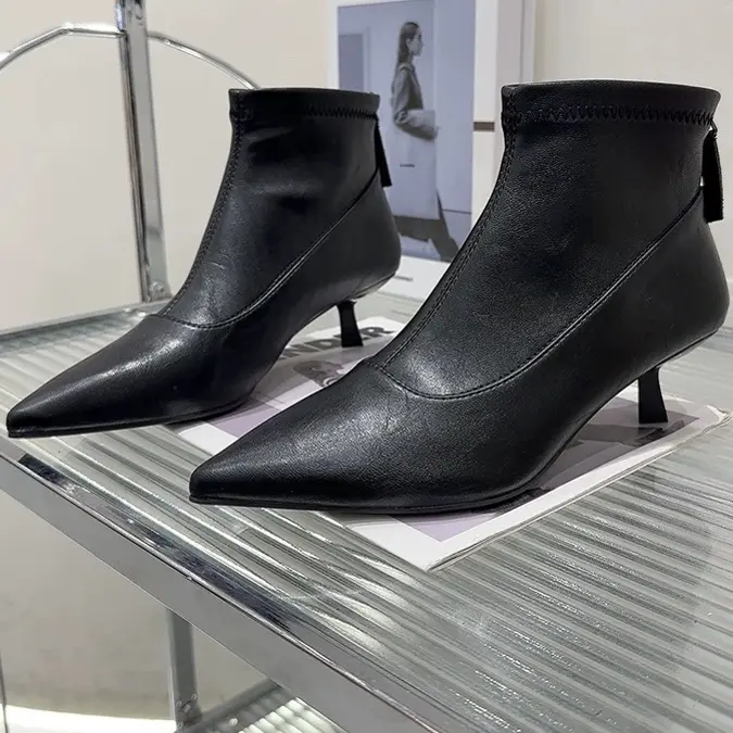 小漫尖头高跟瘦瘦靴春季细跟时尚粗跟短靴高跟冬季尖头 4859