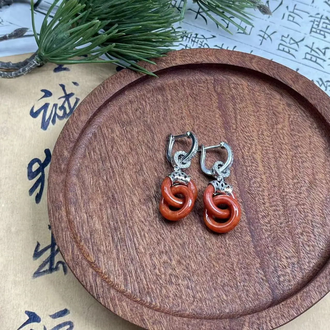 红色翡翠环环相扣耳饰 经典复古时尚女必备051