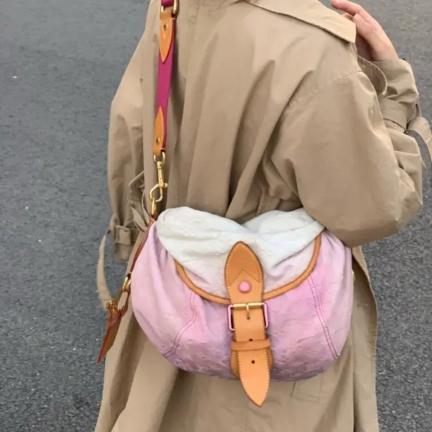 95新 LouisVuitton/路易威登 LV渐变粉牛仔单肩包