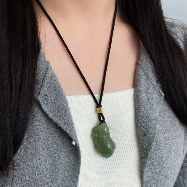 和田玉设计款貔貅吊坠