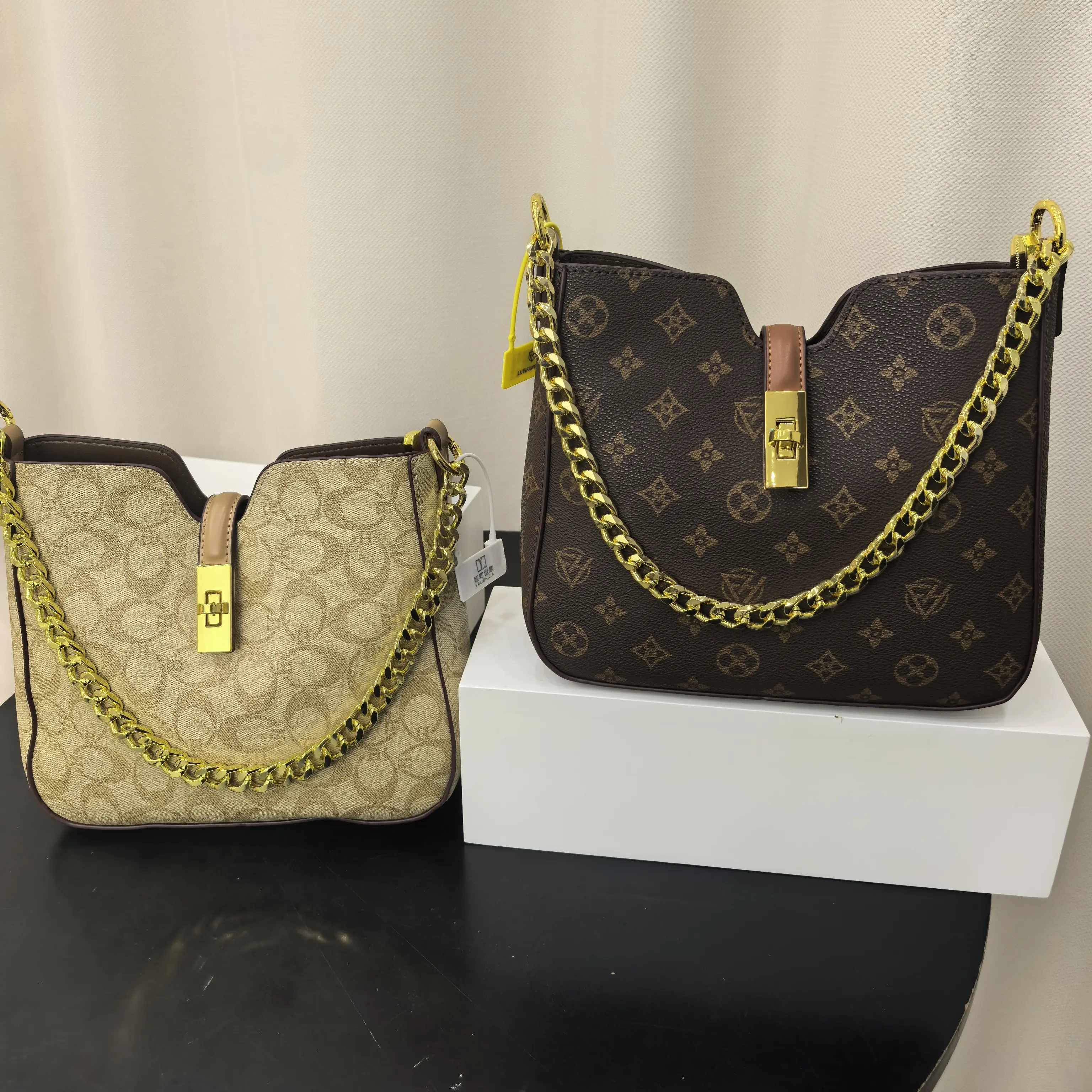 秋冬新款单肩斜挎手提时尚百搭复古水桶女包