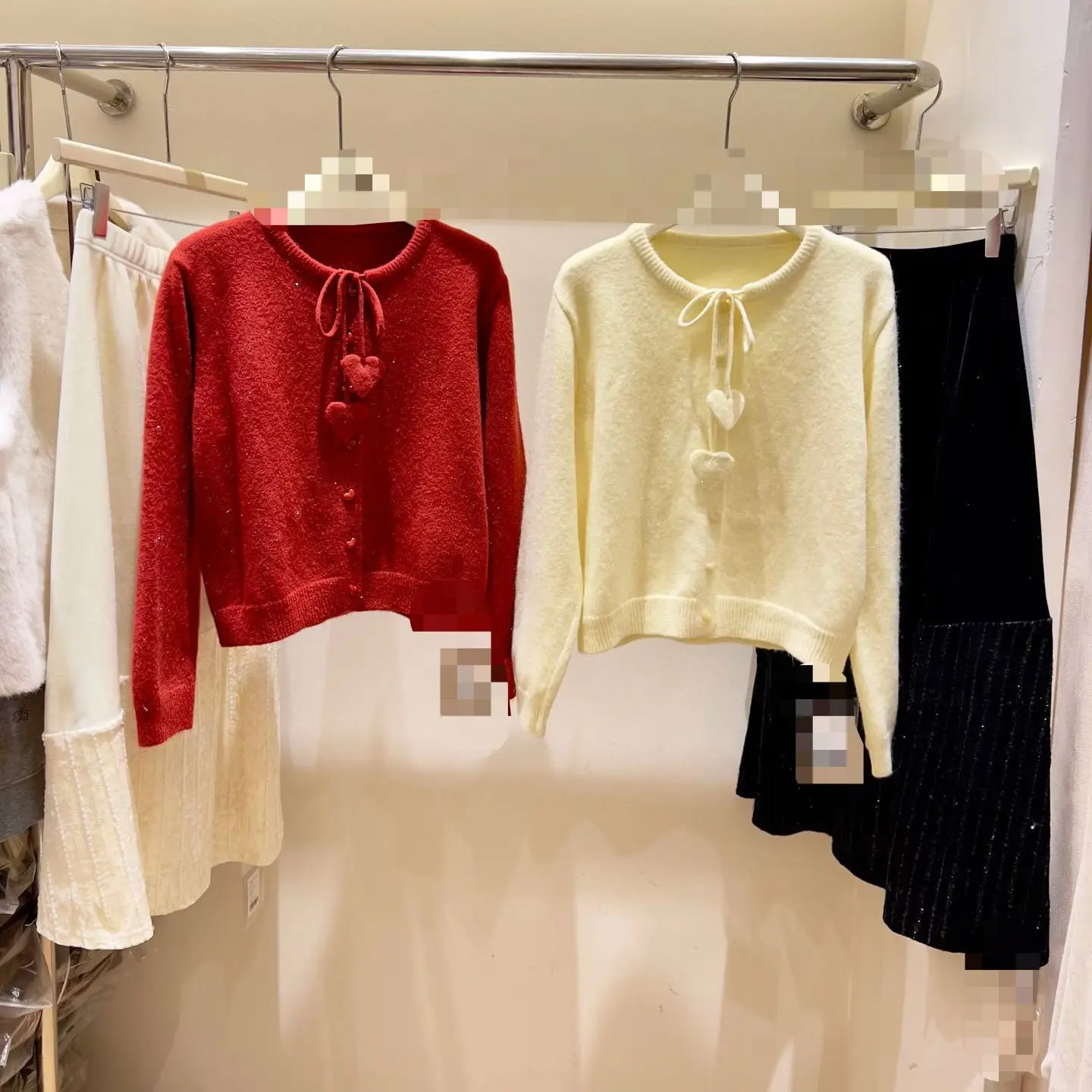 2025年韩系慵懒风毛球圆领针织毛衣女秋冬百搭显瘦上衣