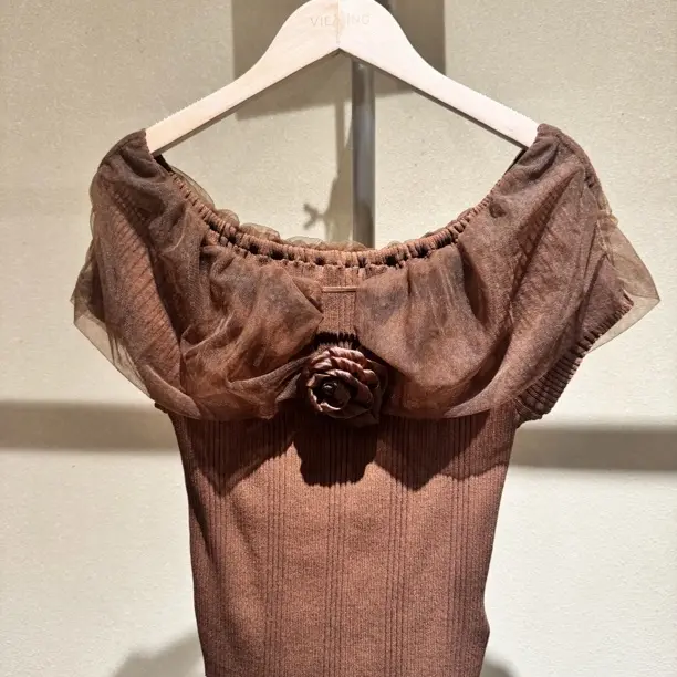 薇迎VIEA.ING女装网纱拼接一字肩短款针织衫165252