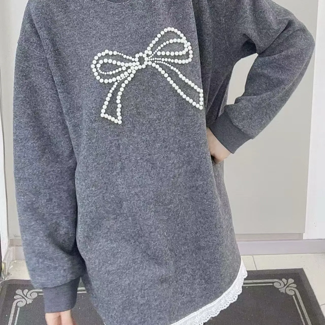 冬季新款蝴蝶结钉珠德绒拼接蕾丝宽松百搭显瘦卫衣