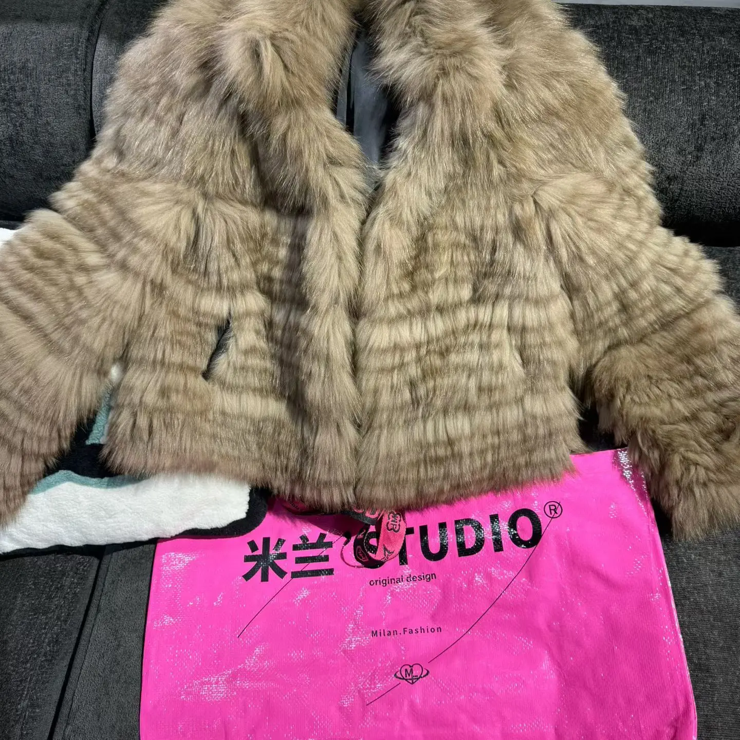 冬季新款女士狐狸毛短款V领车条外套时尚显瘦百搭
