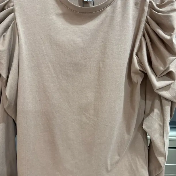 春秋新款洋气百搭显瘦圆领泡泡袖纯色打底T恤女