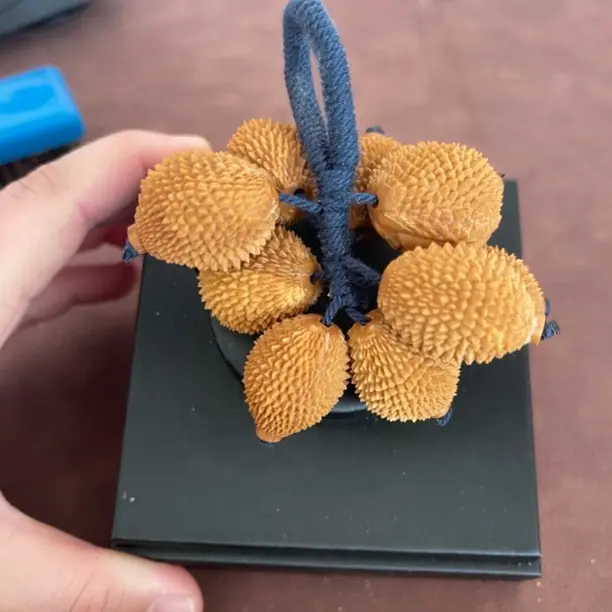 仿生橄榄核雕刻榴莲手把件挂件