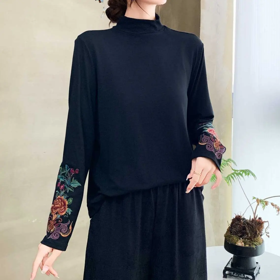 刺绣长袖宽松型民族风女立领T恤气质百搭网红时尚