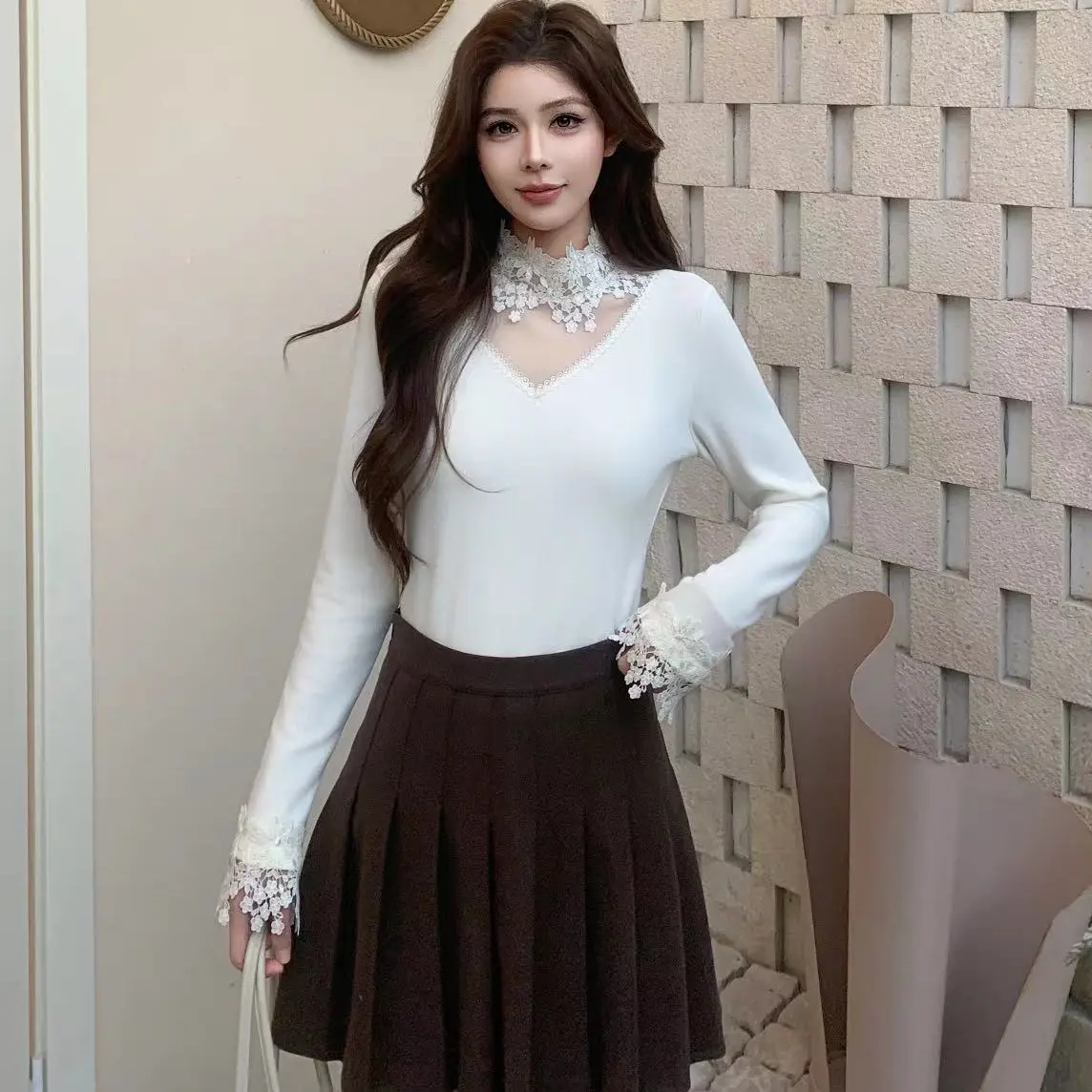 新款时尚百搭气质温柔蕾丝领口加薄绒打底衫洋气钉珠设计