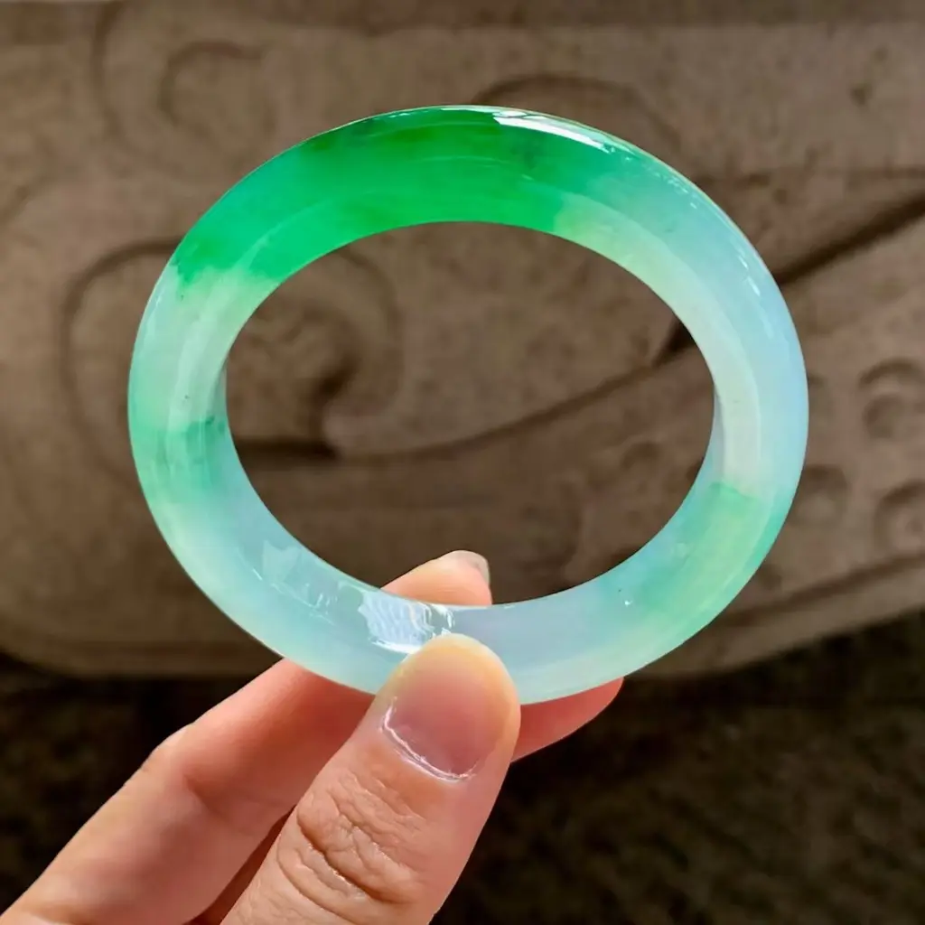 绿色飘花时尚百搭冰透贵妃镯女款妈妈适用