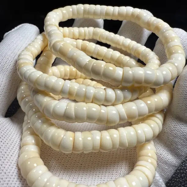 A030猛犸牙大肠手串