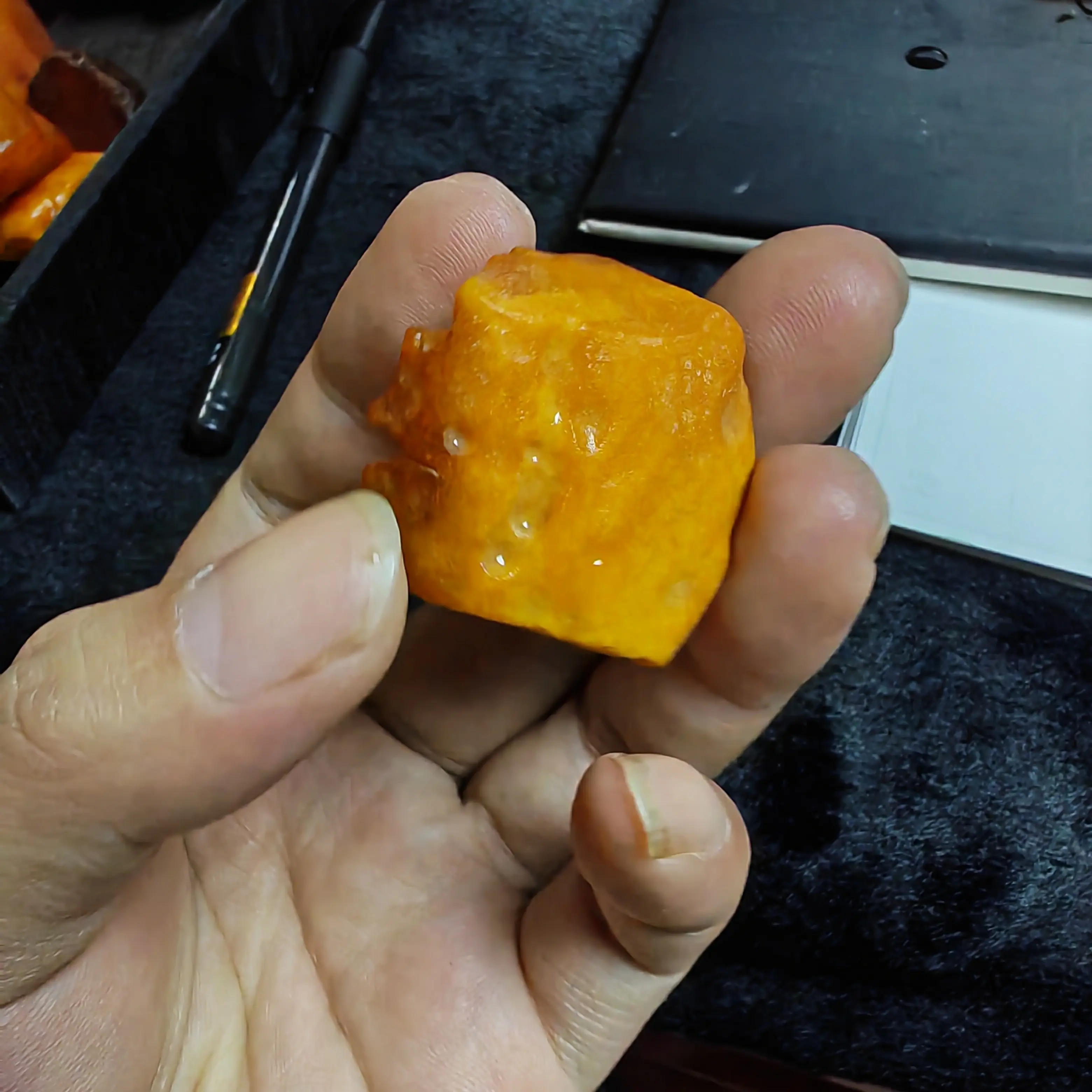 天然白花蜜蜡原石