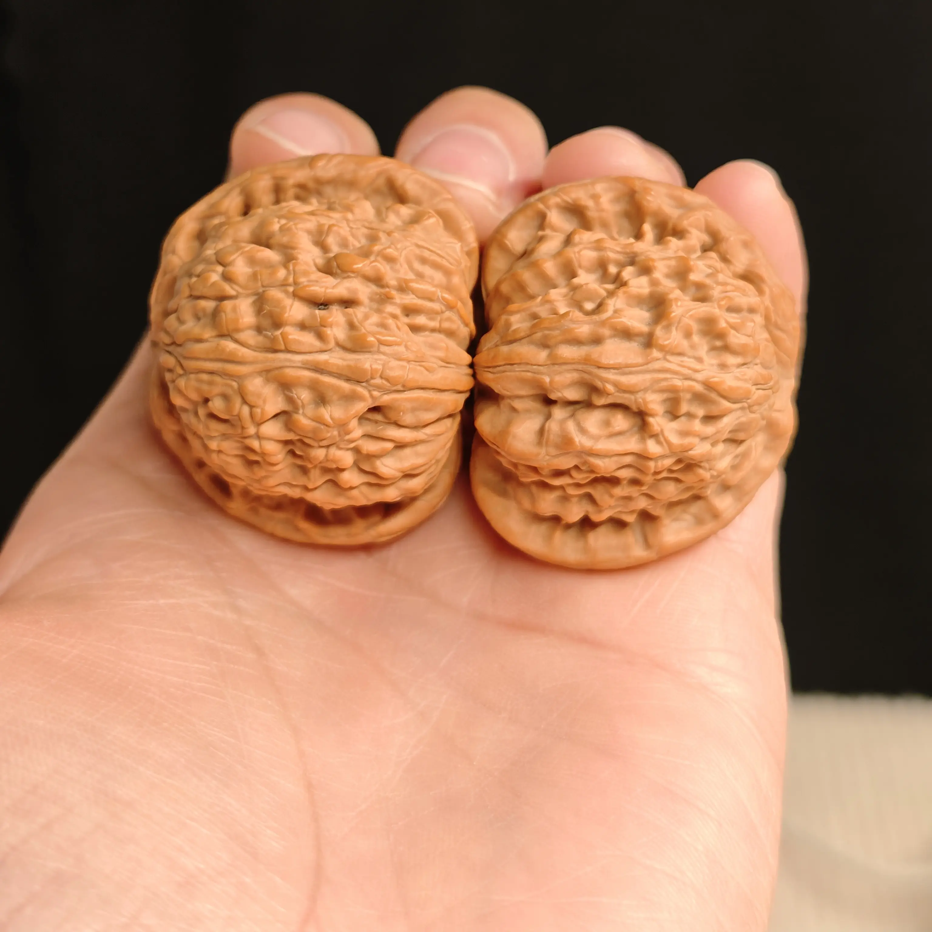 精品文玩核桃手把件，37球白