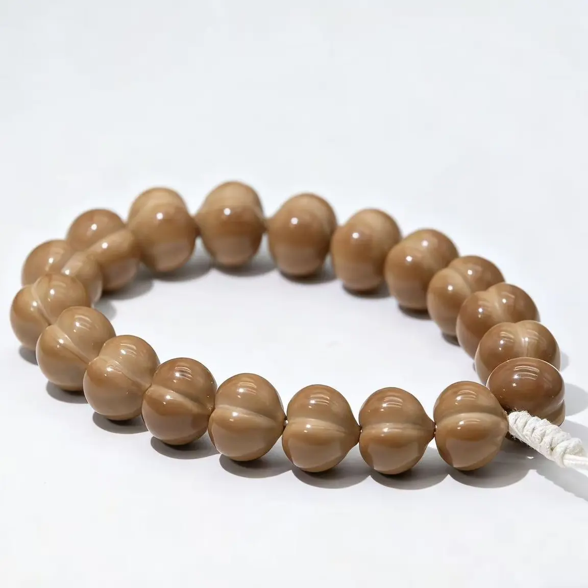 聚宝盆料精工高抛爱心雕刻全品无瑕疵文玩手持