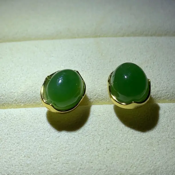 【六六和田玉】天然碧玉耳饰编号：A117