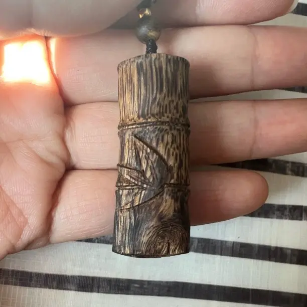 沉香绿奇楠红油高货竹节独特款吊坠