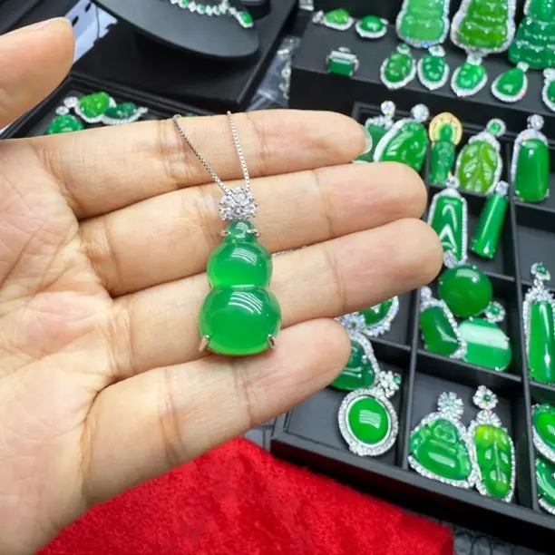 天然玉髓时尚葫芦吊坠项链