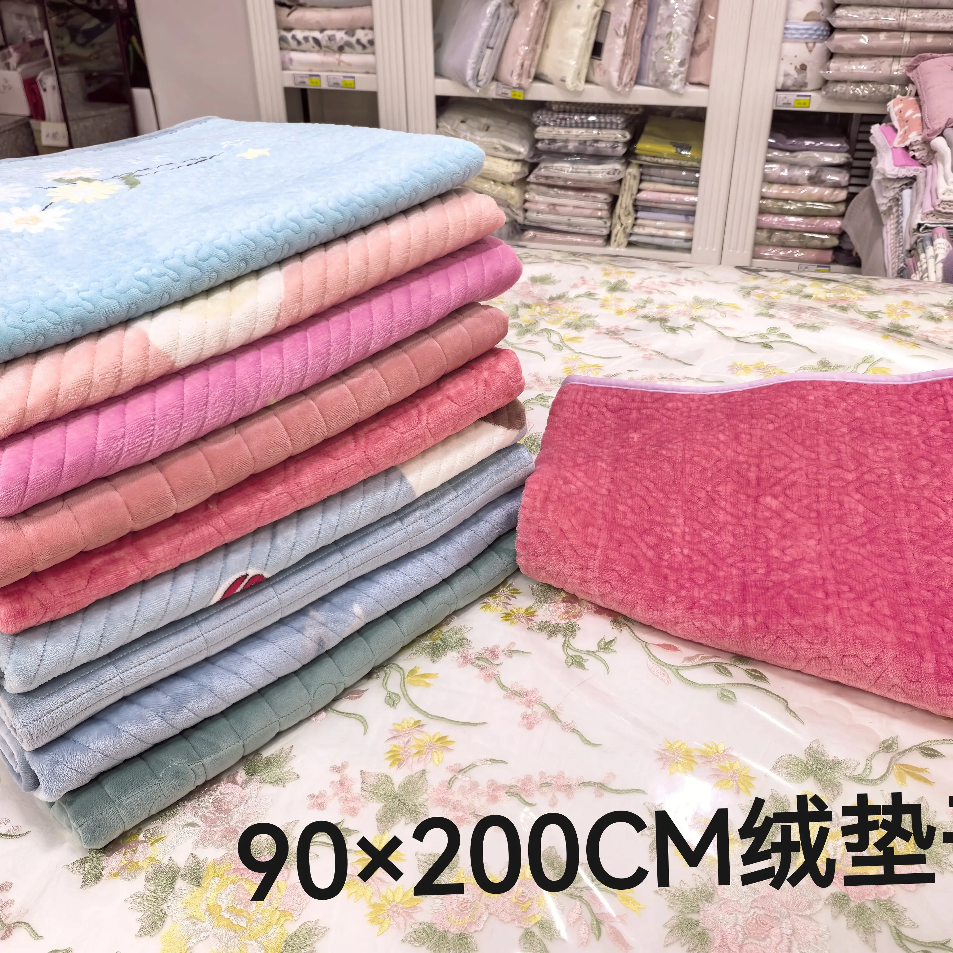 牛奶绒三层夹棉加厚防滑床盖可机洗保暖多功能