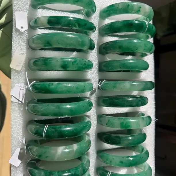 天然非洲翠高冰飘花手镯50-62圈口  多样性发其一