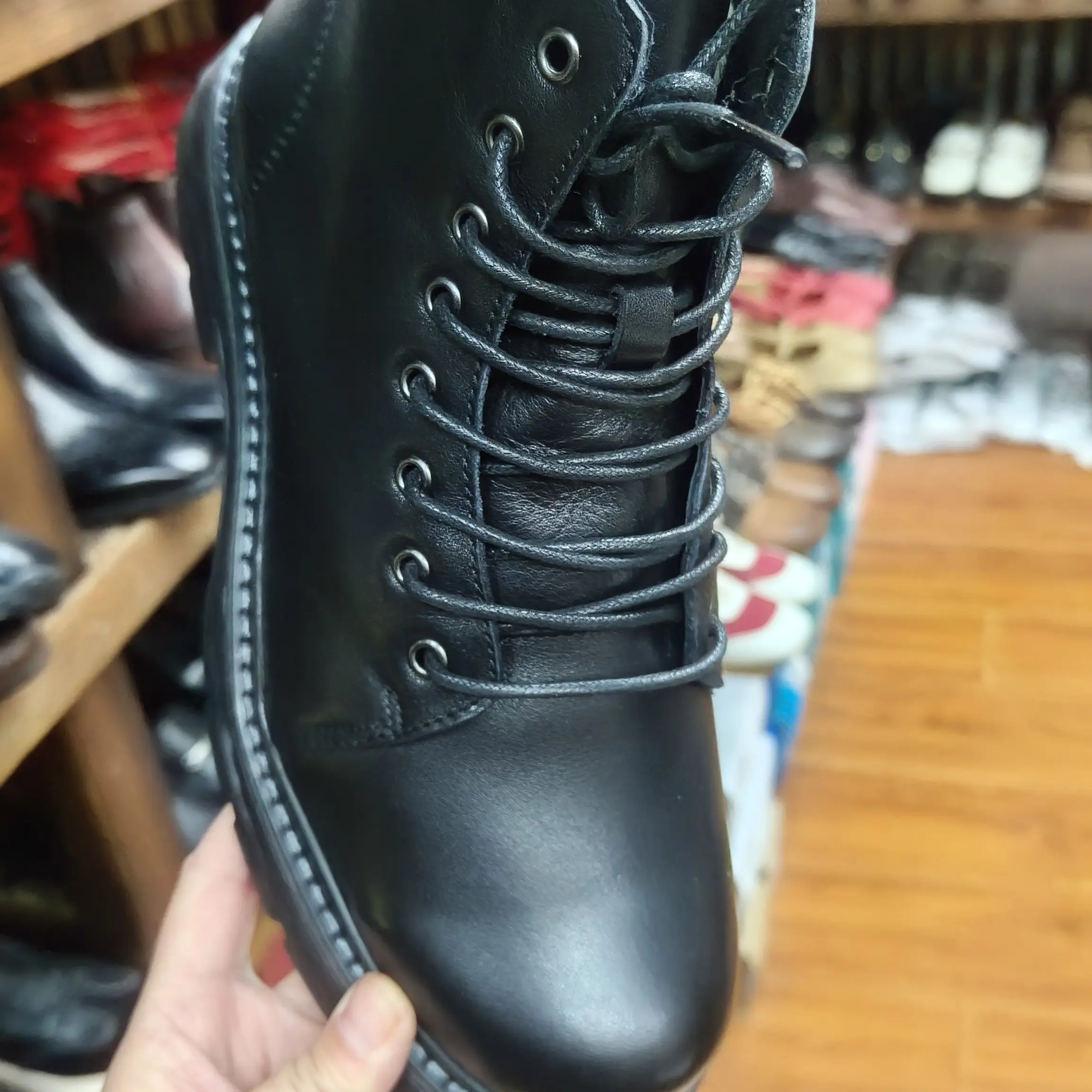 交叉绑带冬季防水台低跟马丁靴保暖户外黑色男士